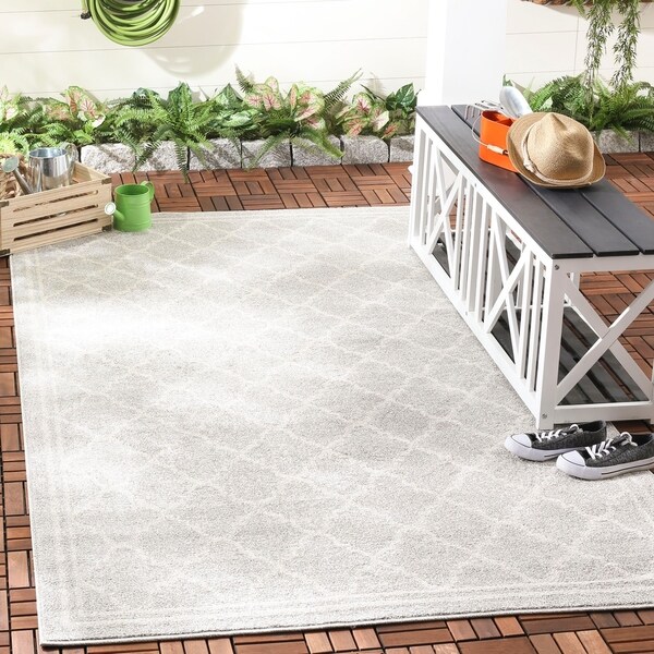 Safavieh Indoor/ Outdoor Amherst Light Grey/ Beige Rug - 8' x 10'