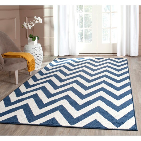 Safavieh Indoor/ Outdoor Amherst Navy/ Beige Rug - 9' x 12'