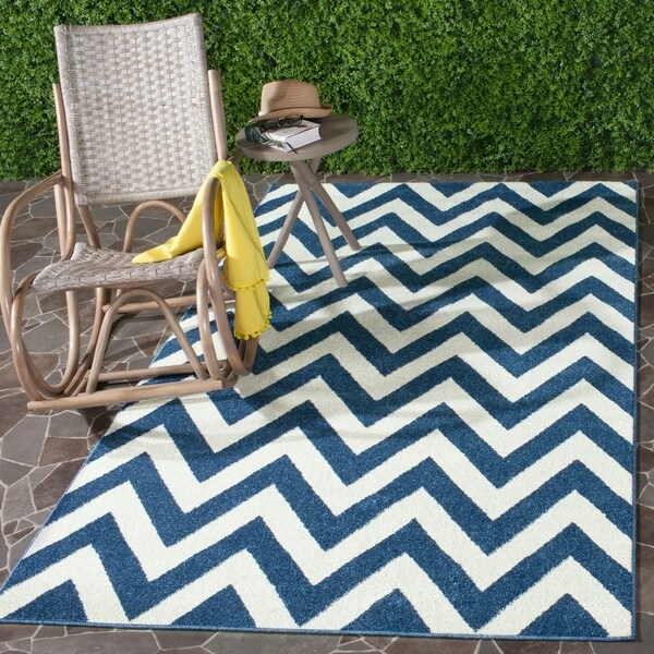 Safavieh Indoor/ Outdoor Amherst Navy/ Beige Rug - 9' x 12'