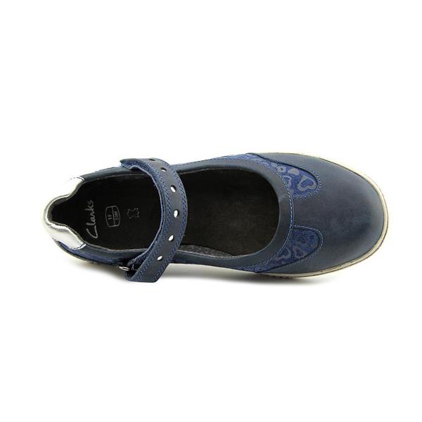clarks youth shoes