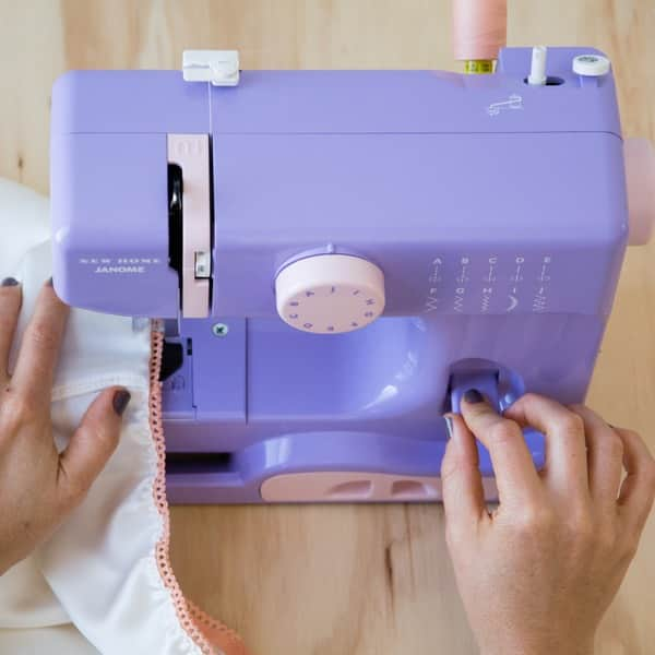 Klein Toys - B/O Kids Sewing Machine