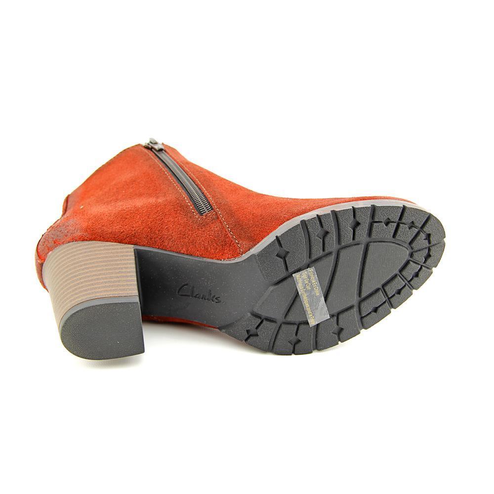 clarks pause camelia