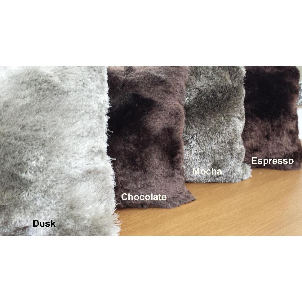 https://ak1.ostkcdn.com/images/products/9648207/Faux-Mink-Throw-Pillow-Set-of-2-89843acb-d63b-4644-9f30-924b63d84171.jpg