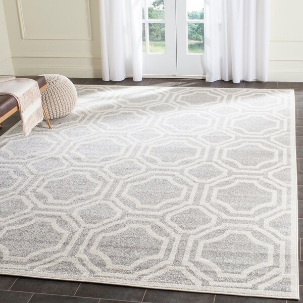 Safavieh Indoor/ Outdoor Amherst Light Grey/ Ivory Rug - 9' x 12'