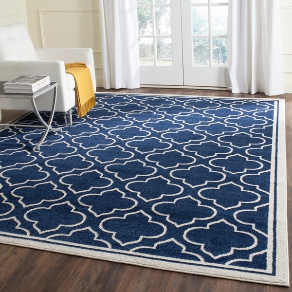 Safavieh Indoor/ Outdoor Amherst Navy/ Ivory Rug - 9' x 12'
