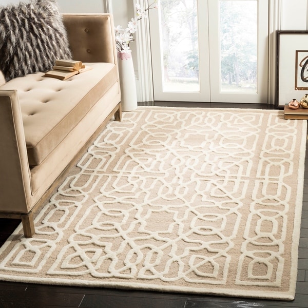 Safavieh Handmade Cambridge Beige/ Ivory Wool Rug - 8' x 10'