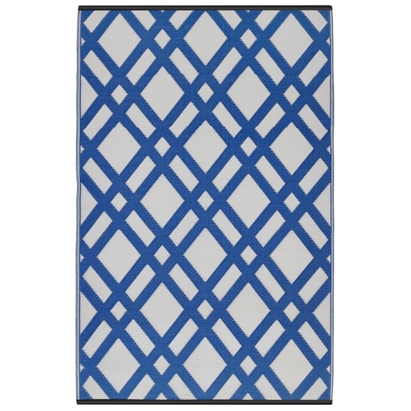 Handmade Indo Dazzling Dublin Blue And White Recycled Plastic Area Handmade Indo Dazzling Dublin Blue And White Recycled Plastic Area Rug 6 X27