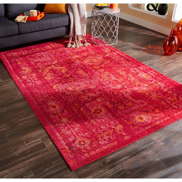 Aura Faded Traditions Floral Pink/ Red Area Rug (6'7 x 9'1) - 6'7" x 9'1"
