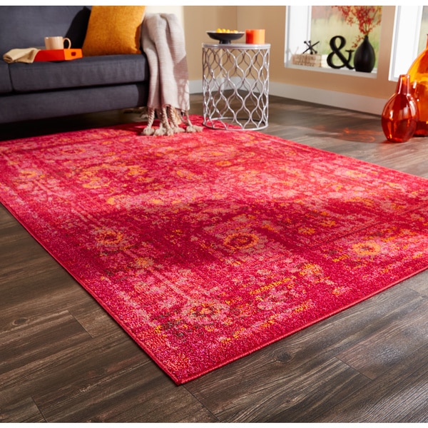 Pantone Universe Expressions Faded Floral Traditional Pink/ Red Rug (5'3 x 7'6) - 5'3" x 7'6"