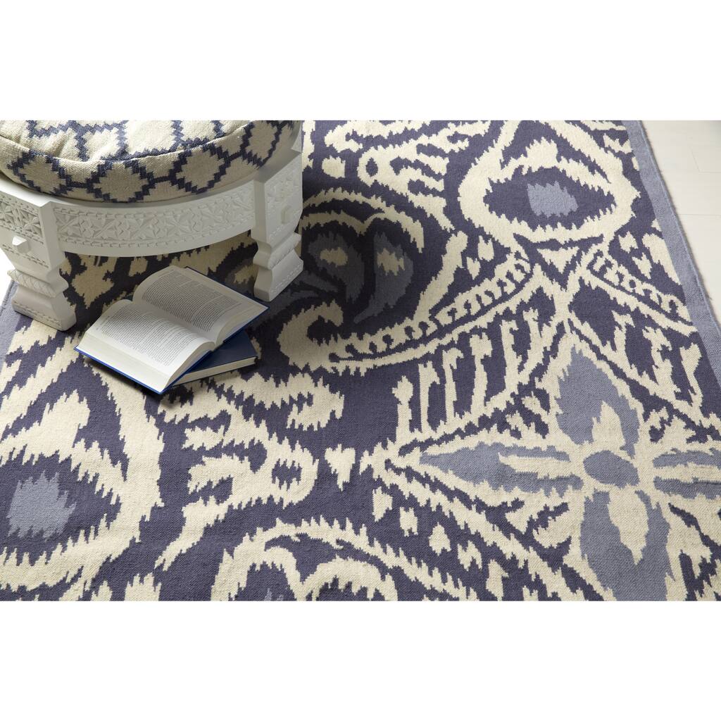 Hand-woven Cailyn Ikat Reversible Area Rug