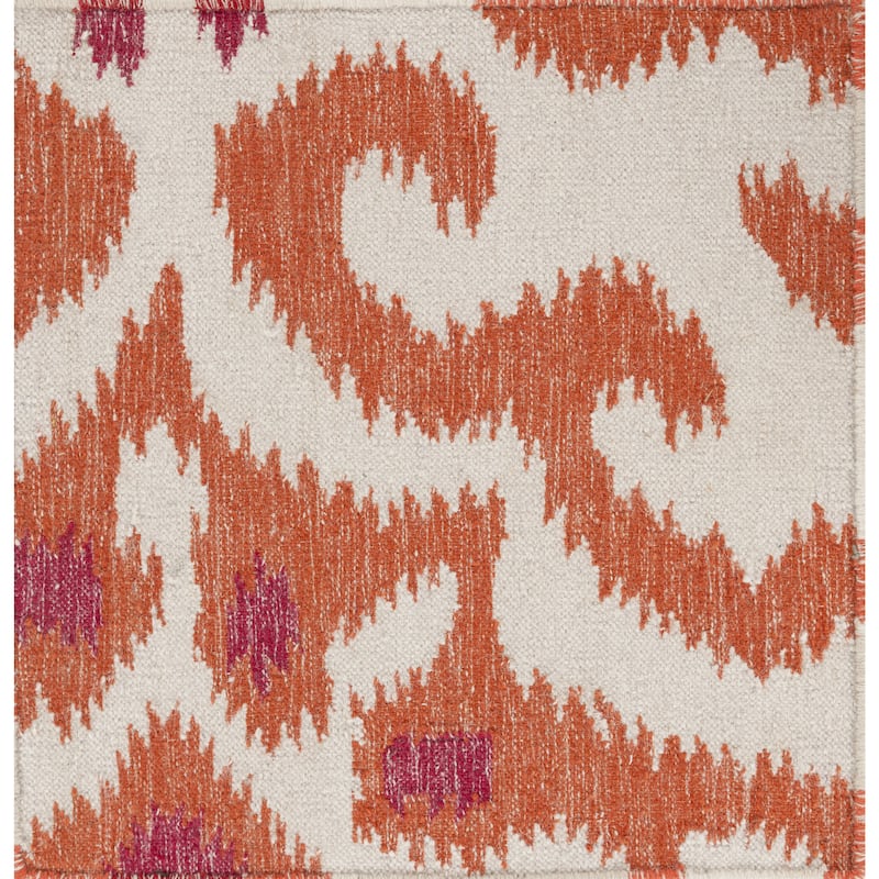 Hand-woven Bettie Ikat Reversible Area Rug - 5' x 8' - Rust