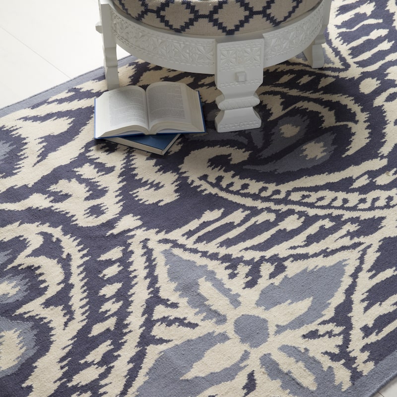 Hand-woven Cailyn Ikat Reversible Area Rug