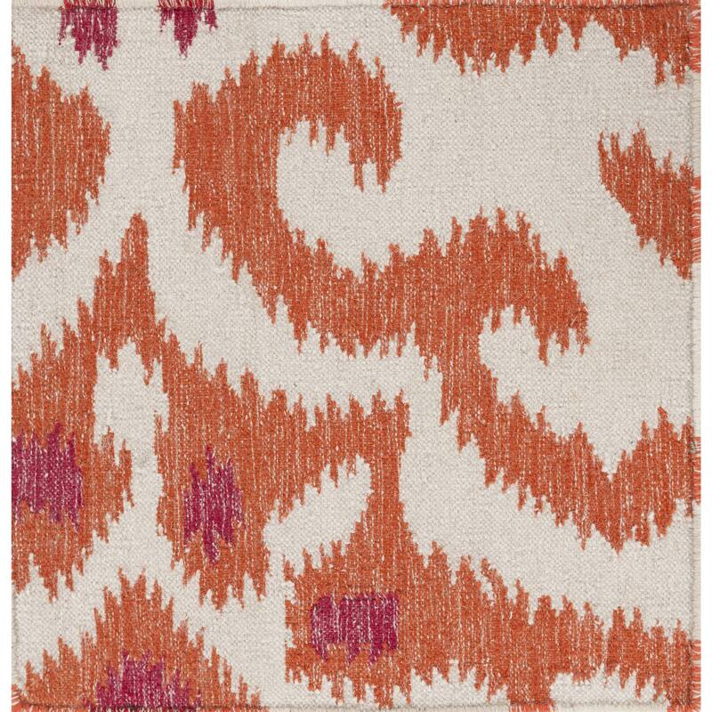 Hand-woven Bettie Ikat Reversible Area Rug - Rust - 8' x 11'