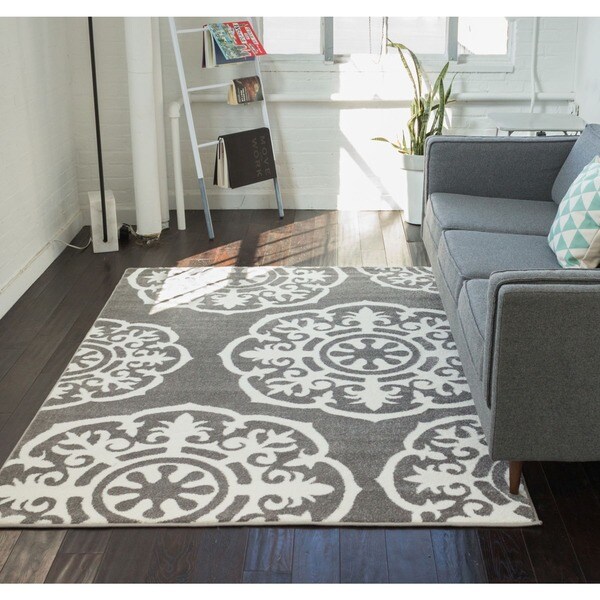 Well Woven Mano Shades of Grey Suzzani Bold Grey Polypropylene Rug - 7'10 x 9'10