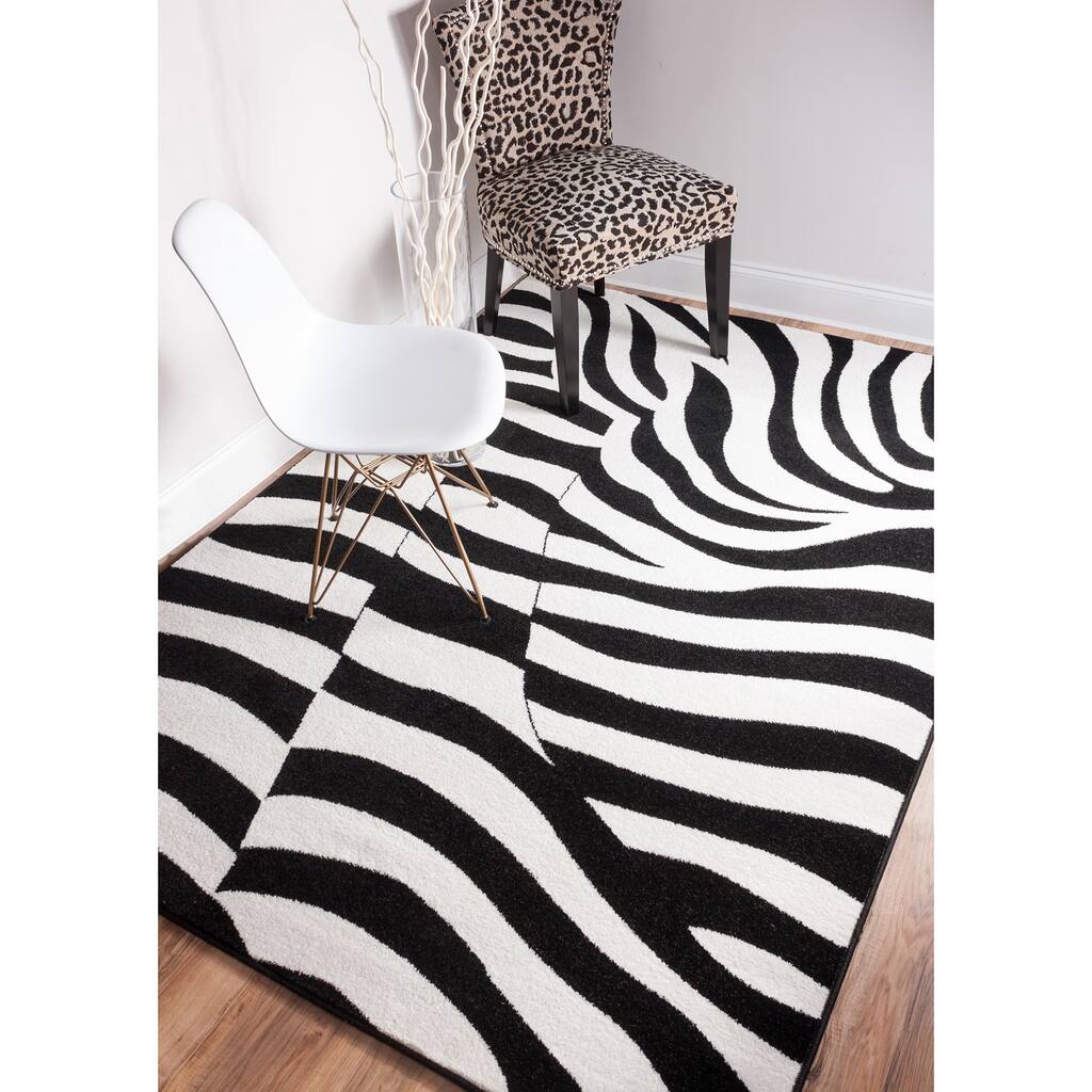 Well Woven Shades of Grey Zebra Wave Black/ White Animal Print Area Rug - 7'10" x 10'10"