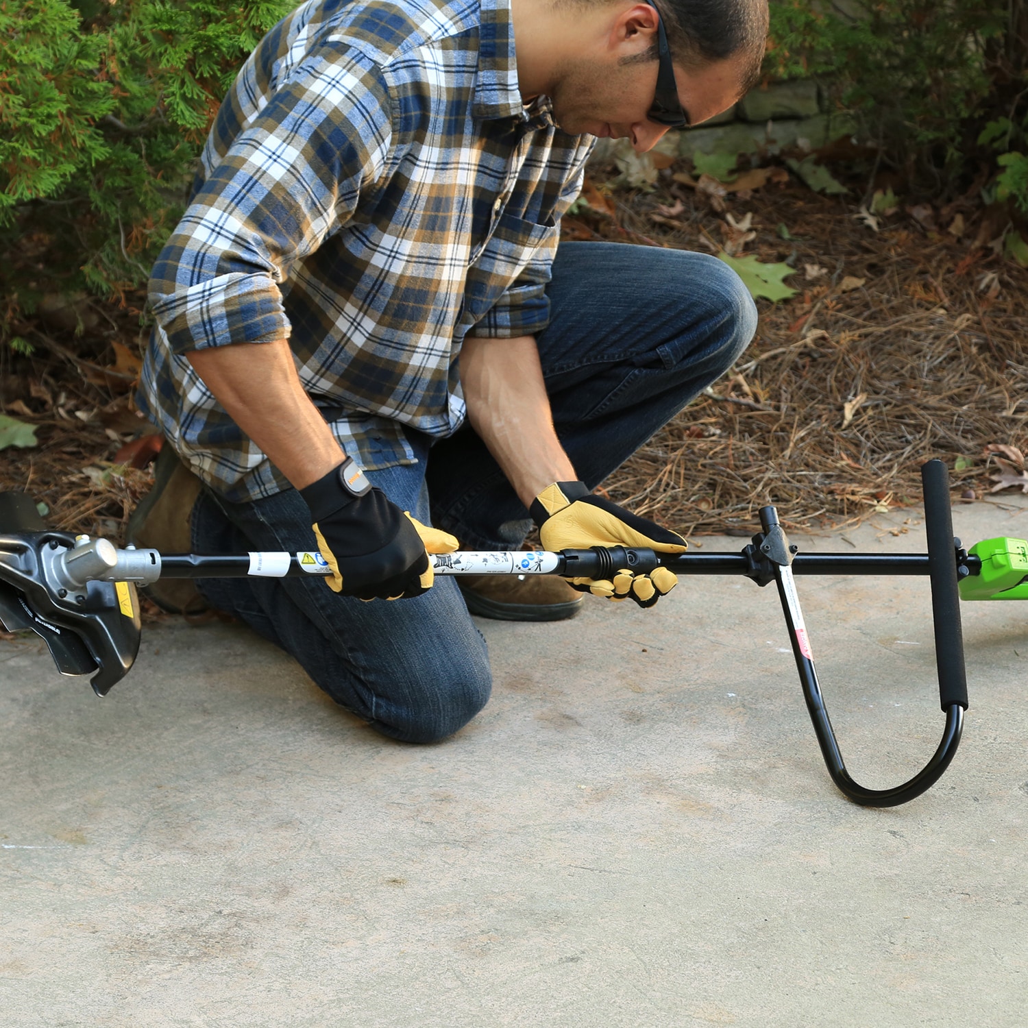 https://ak1.ostkcdn.com/images/products/9813124/GreenWorks-21362-G-MAX-40V-Digipro-14-Inch-String-Trimmer-with-4AH-Battery-and-Charger-Included-Attachment-Capable-13c5f628-cf96-48c6-9805-cd98542ba8d4.jpg