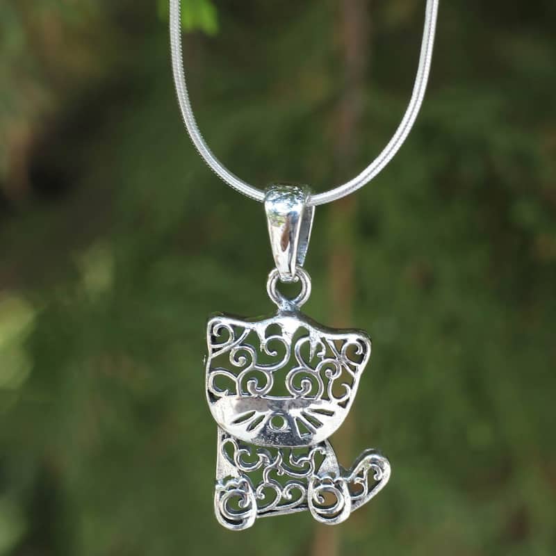 Handmade Sterling Silver Filigree Kitten Pendant Necklace (Thailand) - 7'6" x 9'6" - 7'6" x 9'6"
