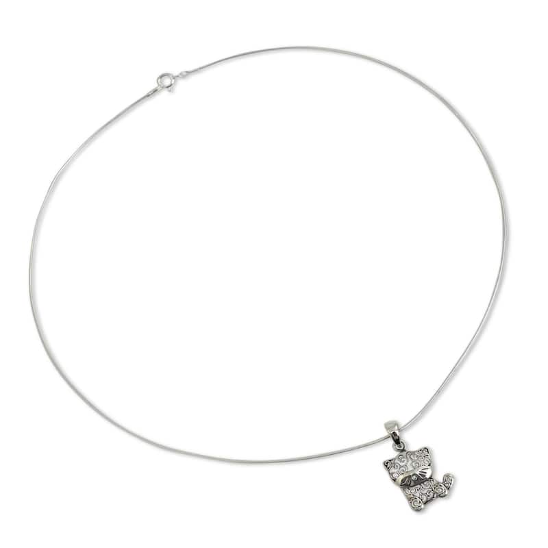 Handmade Sterling Silver Filigree Kitten Pendant Necklace (Thailand) - 7'6" x 9'6" - 7'6" x 9'6"