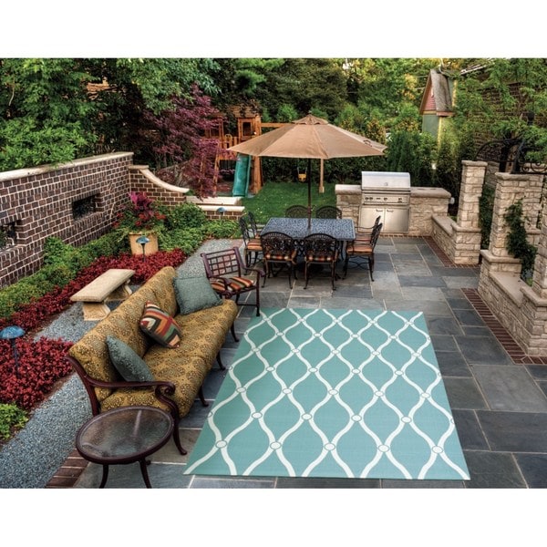 Rug Squared Palmetto Aqua Indoor/ Outdoor Area Rug (7'9 x 10'10) - 7'9" x 10'10"