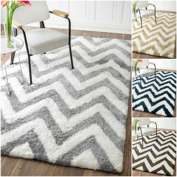 nuLOOM Handmade Cozy Soft and Plush Chevron Shag Rug (76 x 96)