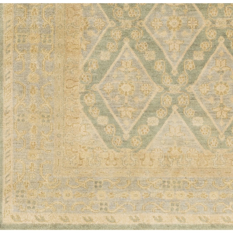 Hand-Knotted Colin Border New Zealand Wool Area Rug - 5'6