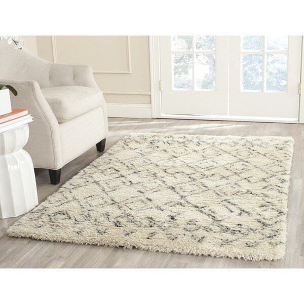 Safavieh Handmade Casablanca Moroccan Flokati Shag Ivory/ Grey Wool Rug - 10' X 14'