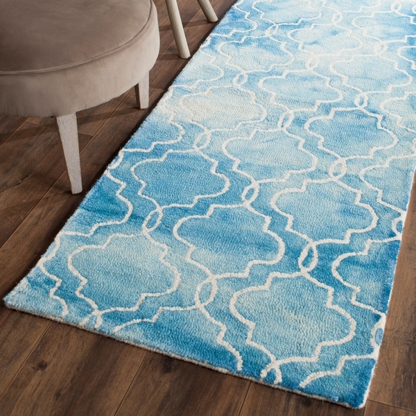 Safavieh Handmade Dip Dye Watercolor Vintage Blue/ Ivory Wool Rug - 2'3 x 12'