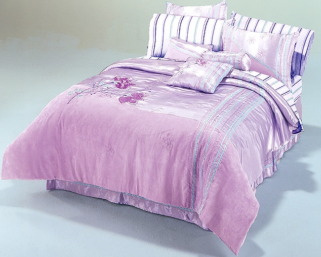 Seventeen Lilac Comforter (Queen)  