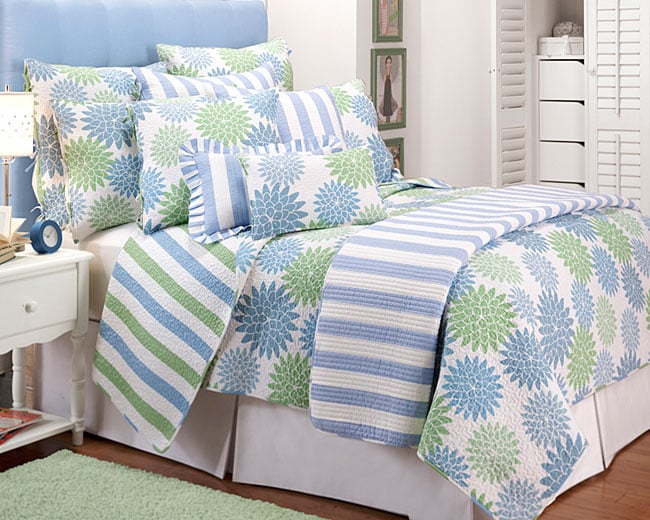 Zinnia Blue and Green Quilt Set  