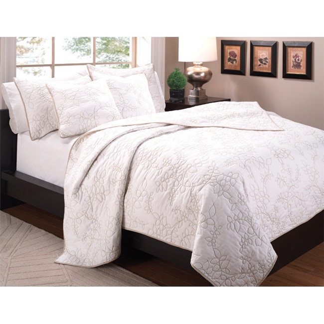 Lynnwood Whisper King size 3 piece Quilt Set  