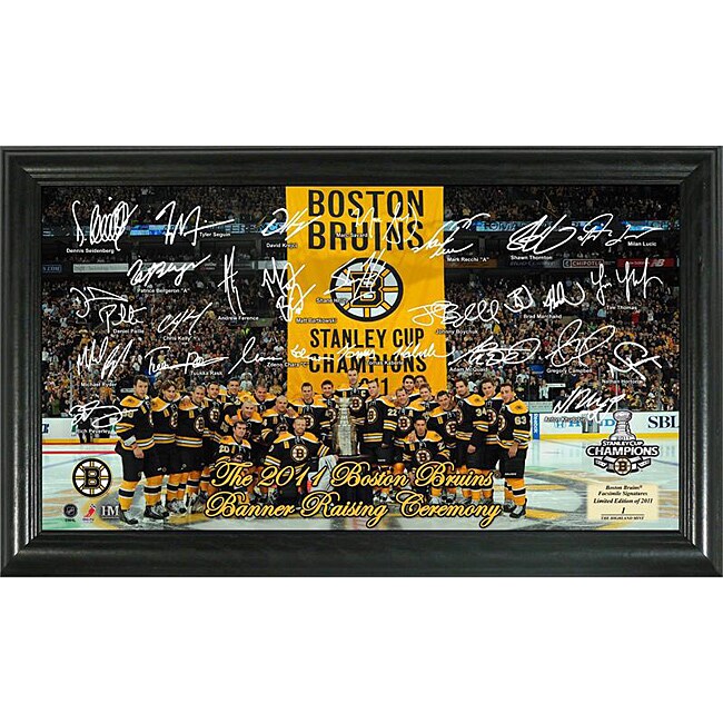 Bruins raise banner for 2011 Stanley Cup