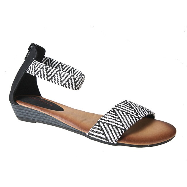 Refresh by Beston Women's 'Tokyo09' Black Braided Sandals Free