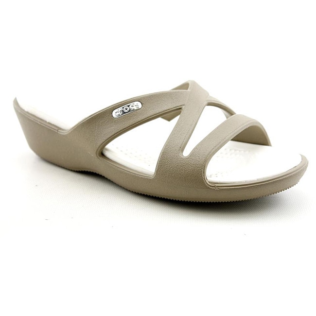 womens tan crocs