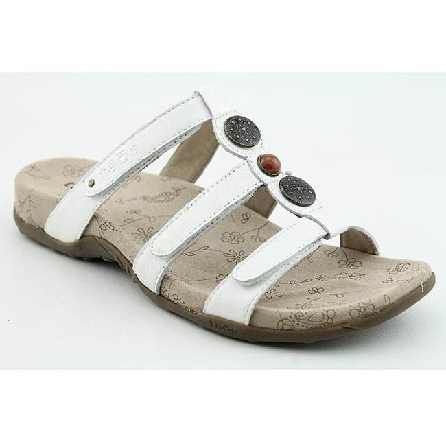 Taos Women's Prize White Sandals - Free Shipping On Orders Over $45 - Overstock.com - 14301043