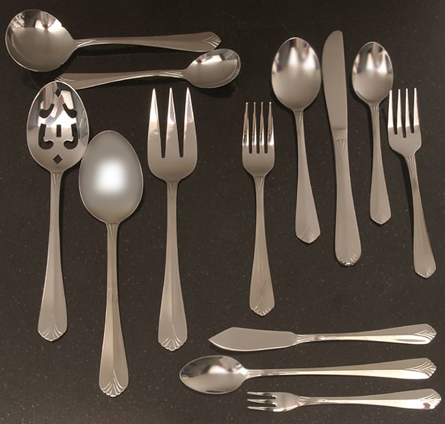 Cambridge Silversmith Krysten 102 pc. Flatware Set