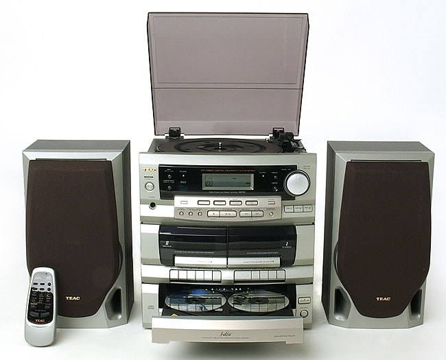 stereo system with turntable