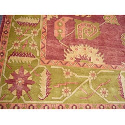 Egyptian Red/ Green Rug (96 x 126)