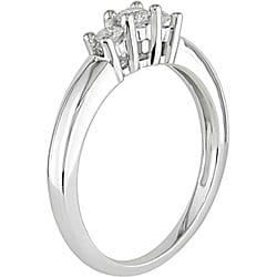   4ct TDW Round Diamond Three Stone Ring (J K/ I2 I3)  