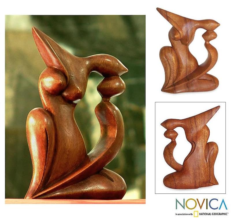 Handmade Suar Wood 'Elegant Kiss' Statuette (Indonesia)
