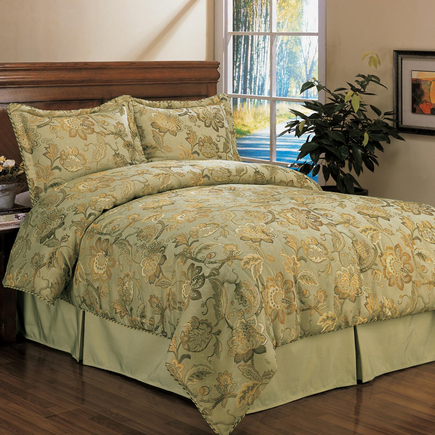 Serenade Spring 4 Piece Queen Size Comforter Set Green