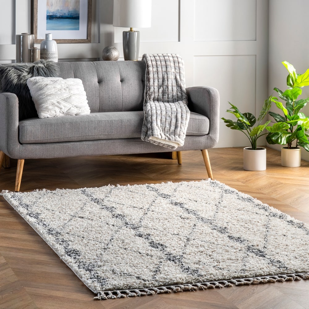 Nuloom Freddie Diamond Banded Contemporary Area Rug with Tassel