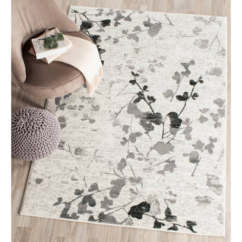 SAFAVIEH Evoke Kirsten Distressed Vintage Boho Rug - 4' x 6' - Cream/Dark Grey - Rectangle