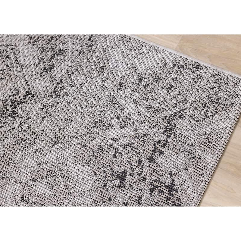 Jackson Collection - Grey/ Black Distressed Damask Indoor/Outdoor Rug