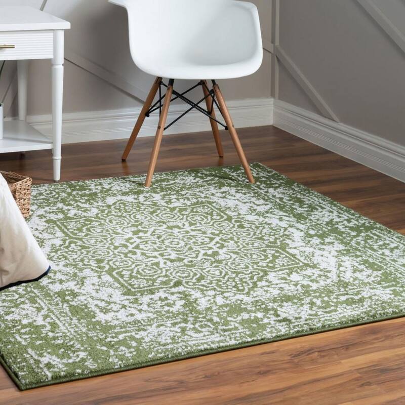 Traditional Brenda Collection Area Rug