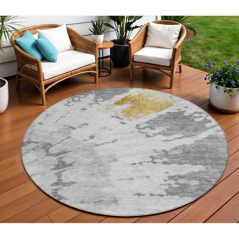 HomeRoots Abstract Transitional Rectangle Outdoor Rug - 8' Round