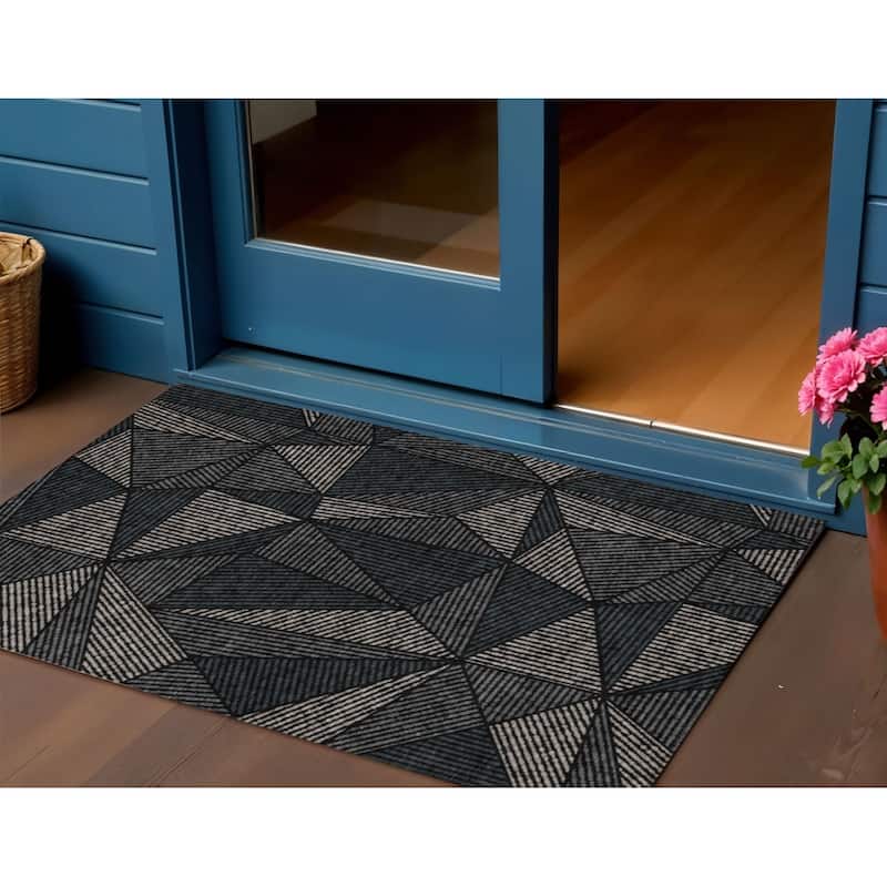 HomeRoots Geometric Transitional Rectangle Outdoor Rug - 3' x 5'