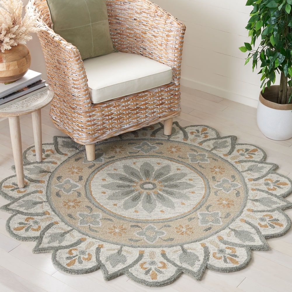 SAFAVIEH Handmade Novelty Miah Floral Wool Rug