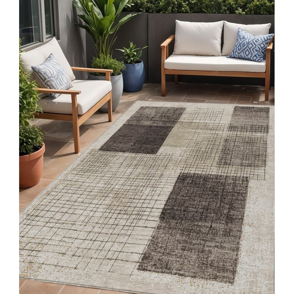 HomeRoots Geometric Transitional Rectangle Outdoor Rug