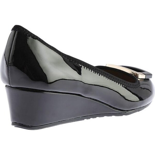 bandolino patent leather wedge