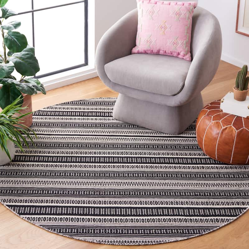 SAFAVIEH Handmade Montauk Claire Stripe Rug - 6' Round - Black/Ivory